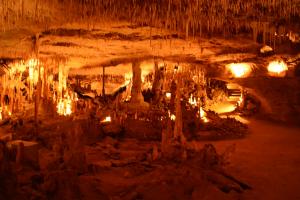 Explore Cougnac cave on attenvo