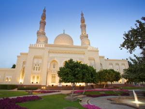 Explore Jumeirah Mosque on attenvo