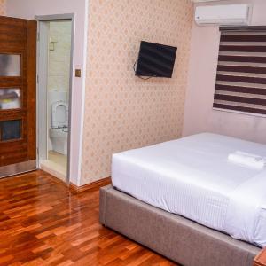 Mahogany Hotel & Suites in Oyo