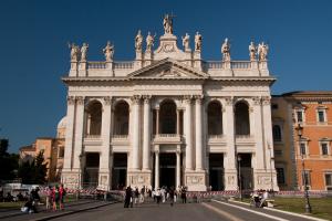 Explore Basilica di San Giovanni in Laterano on attenvo