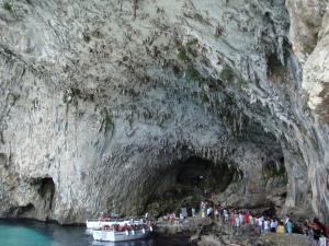 Explore Grotta Zinzulusa on attenvo