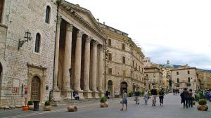 Explore Temple of Minerva Assisi on attenvo
