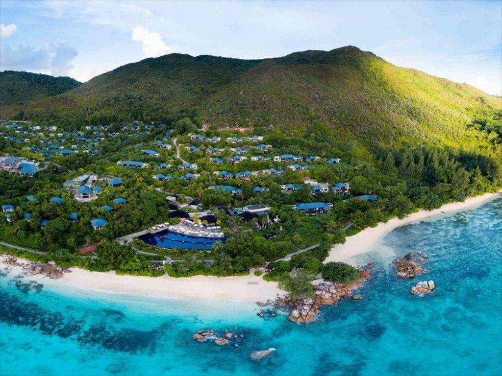 explore beautiful attractions in Praslin on attenvo