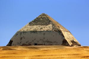 Explore Bent pyramid on attenvo