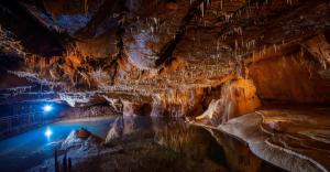 Explore Grottes de Lacave on attenvo