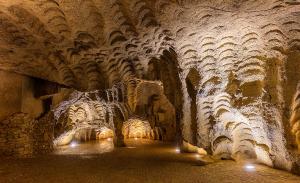 Explore Hercules Cave on attenvo