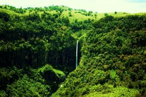 Explore Gura giant Falls on attenvo