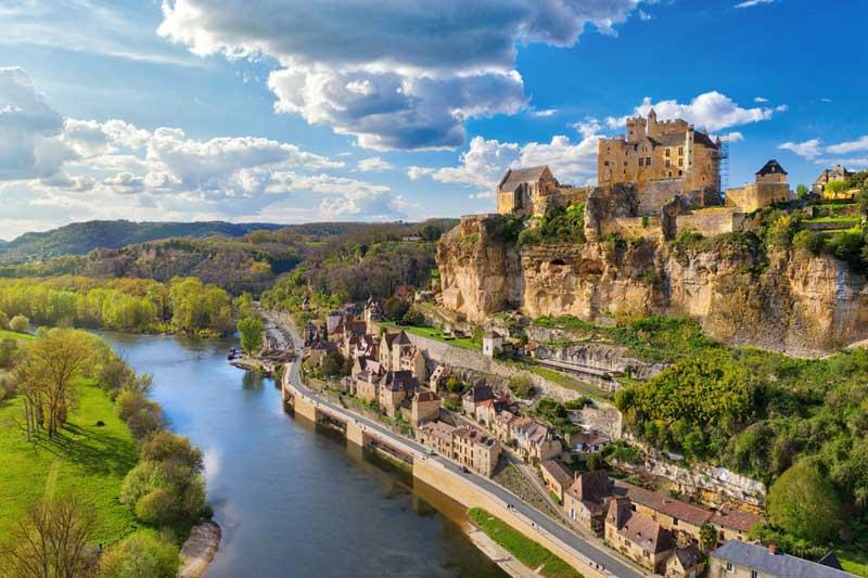 explore beautiful attractions in Dordogne on attenvo