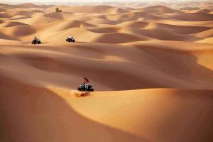 Explore Al Khatim desert on attenvo
