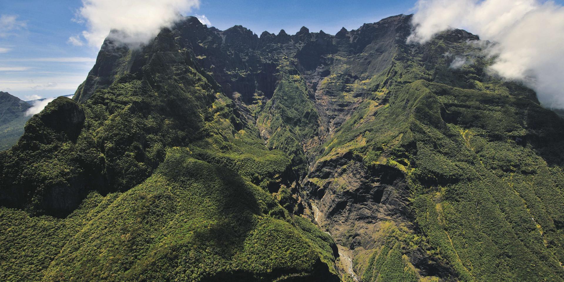 explore Réunion National Park on attenvo