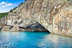 Explore Papanikolis Cave on attenvo