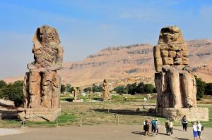 Explore Colossi of Memnon on attenvo