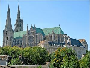 Explore Chartres Cathedral on attenvo