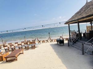 Explore Oniru Beach on attenvo