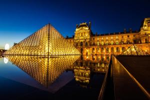 Explore The Louvre Museum on attenvo