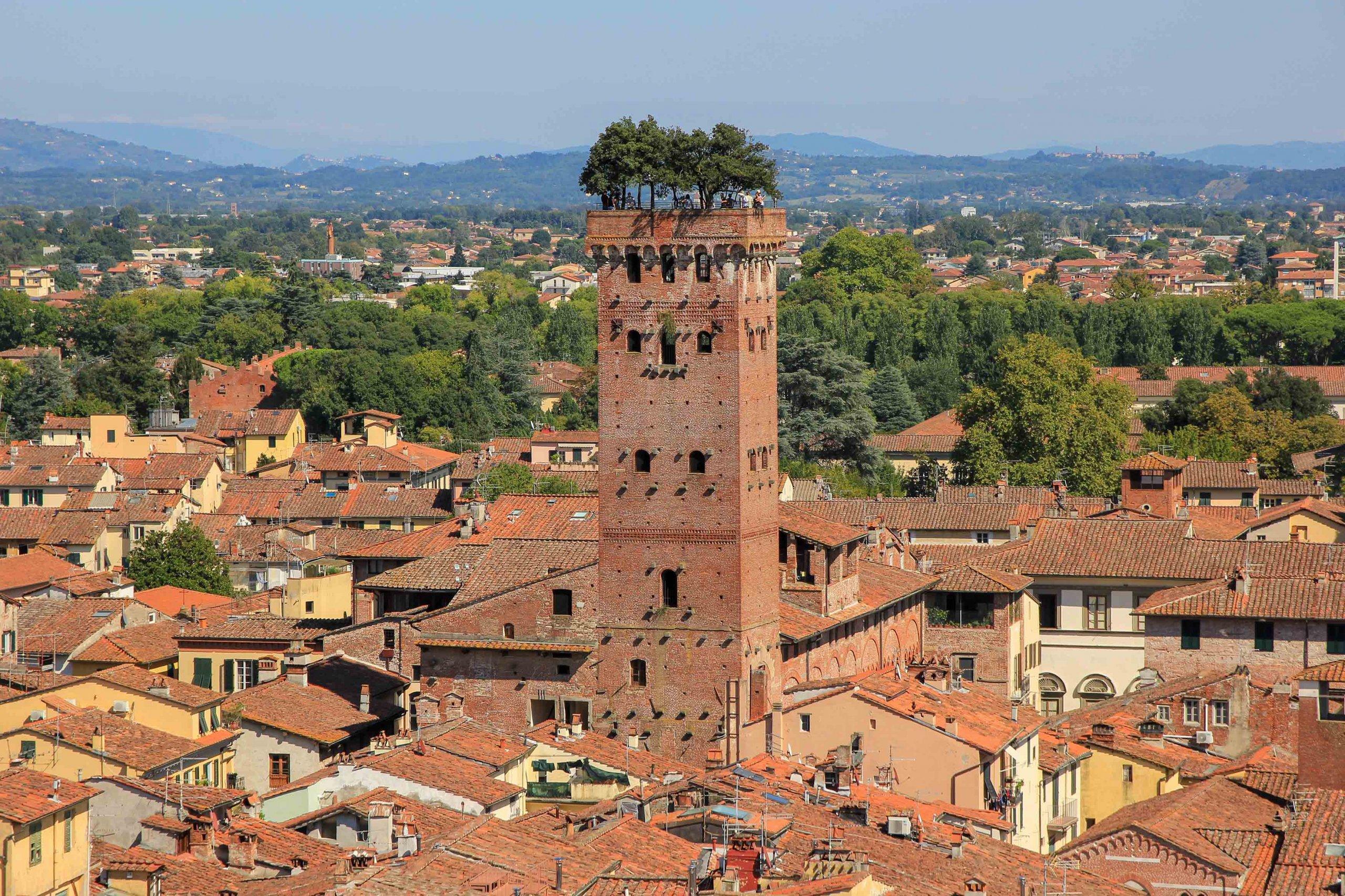 explore beautiful attractions in Lucca on attenvo