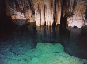 Explore Cave of the Lakes on attenvo