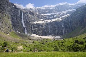 Explore Pyrénées National Park on attenvo
