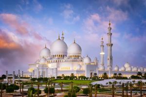 Explore Sheikh Zayed Mosque, Abu Dhabi on attenvo