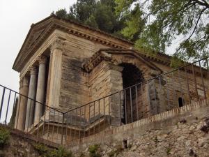 Explore Temple of Clitumnus on attenvo